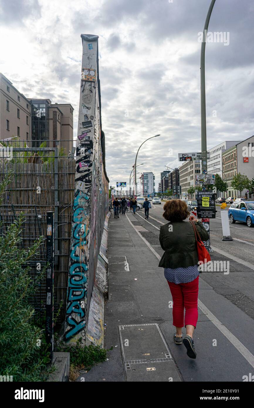 Le mur de Berlin reste avec des graffitis Banque D'Images