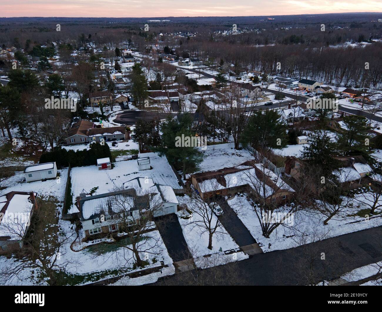 Vue panoramique aérienne d'une ville de banlieue du New Jersey une couverture de neige -02 Banque D'Images