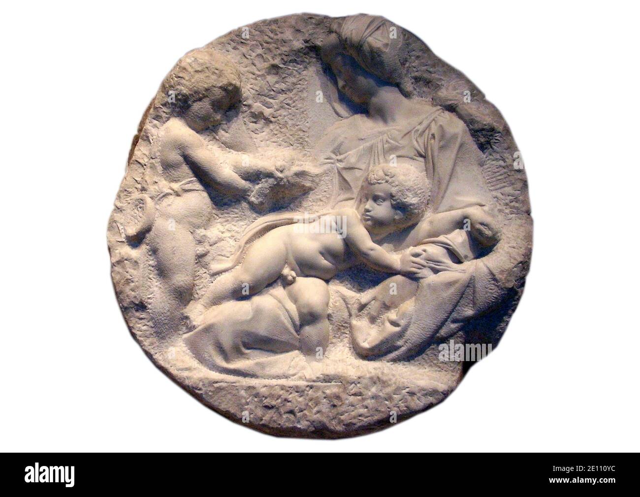 La Vierge à l'enfant avec le bébé St Jean, connu sous le nom de Taddei Tondo, est la seule sculpture en marbre de Michel-Ange dans une collection britannique Banque D'Images