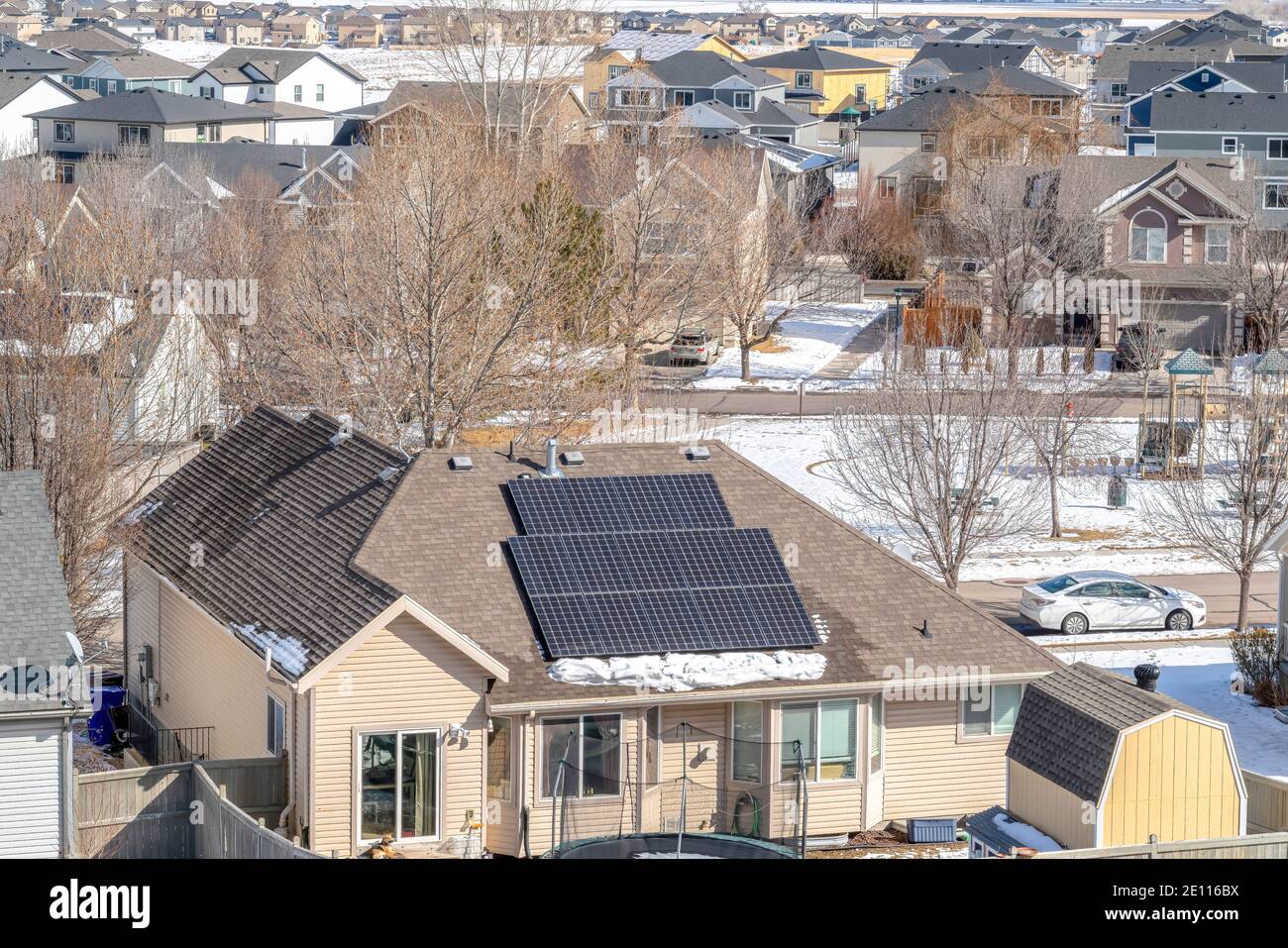 Vue Aerienne D Une Maison Avec Panneau Solaire Au Milieu D Un Quartier De Utah Valley Photo Stock Alamy