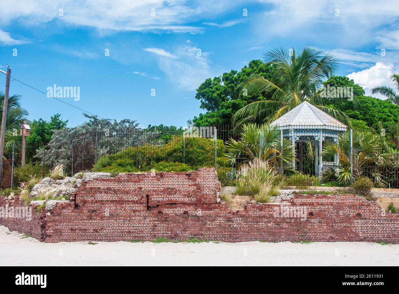 Ruines de la guerre civile au West Martello Tower Joe Allen Garden Center, qui abrite le Key West Garden Club, dans les Florida Keys. Banque D'Images