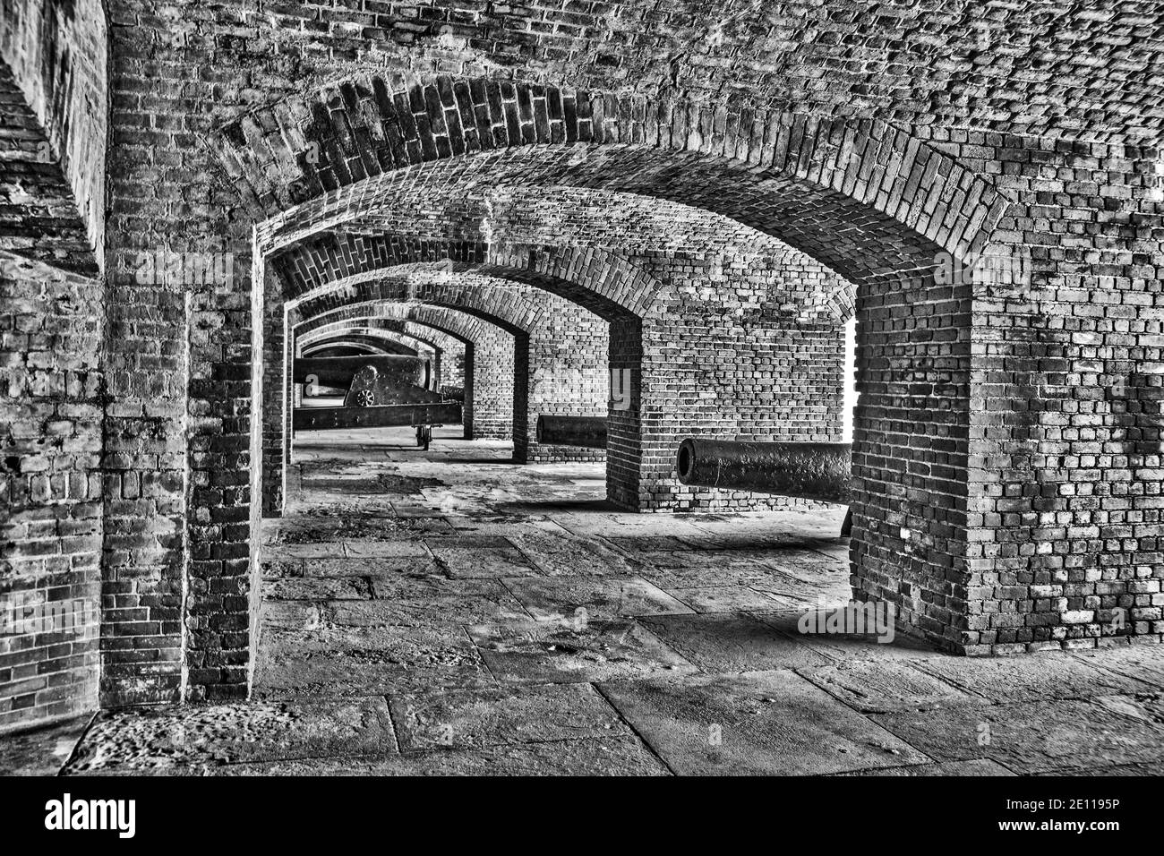 Les arches tenant des canons à l'intérieur des casols du fort Zachary Taylor de la guerre de Sécession à Key West, les Florida Keys. Banque D'Images