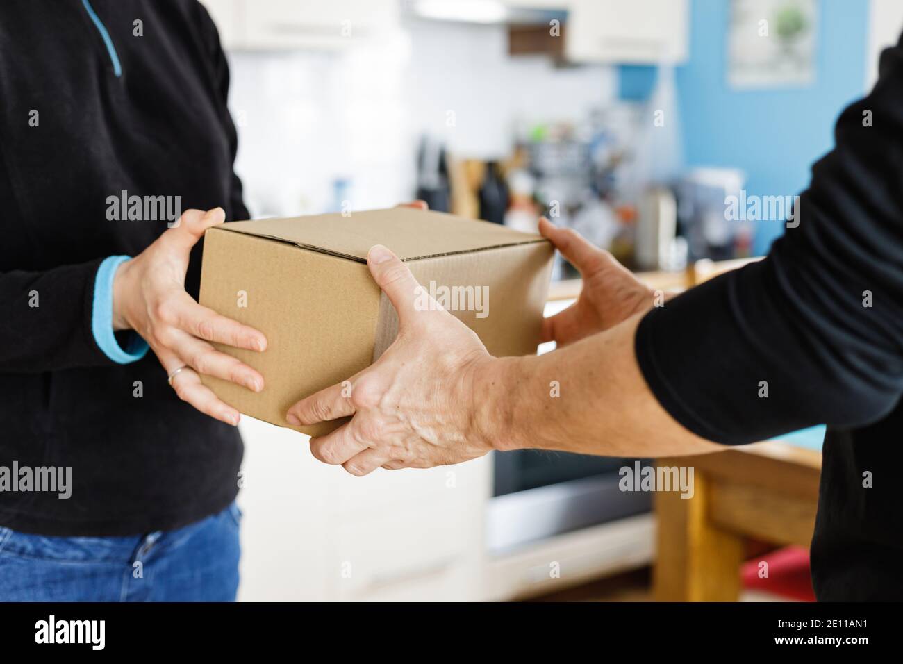 Livraison de colis à domicile Banque D'Images