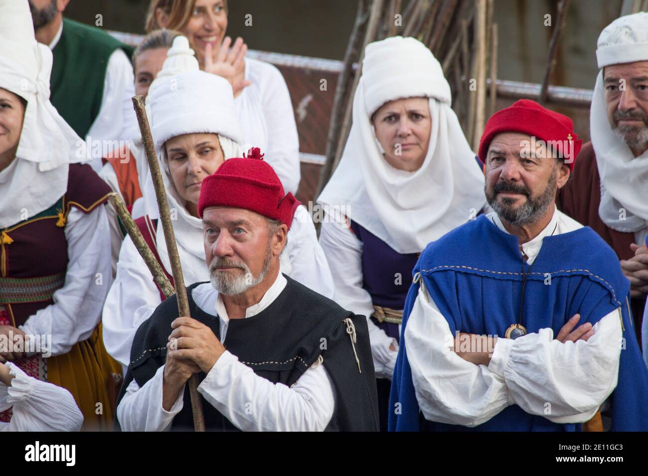 VILLAVICIOSA, ESPAGNE - 28 août 2018 : une récréation du débarquement de Charles V en Espagne. Écouter attentivement le discours de Charles I d'Espagne et V. Banque D'Images