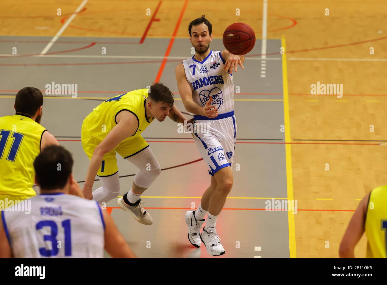 Zwolle Pays Bas Janvier 3 L R Ben Kovac De Den Helder Suns Nigel Van Oostrum De Landstede Hammers Lors D Un Match Amical Entre Landstede H Photo Stock Alamy