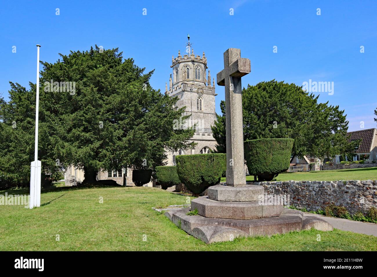 Une croix se trouve en face du village de Colyton Dans Devon Banque D'Images