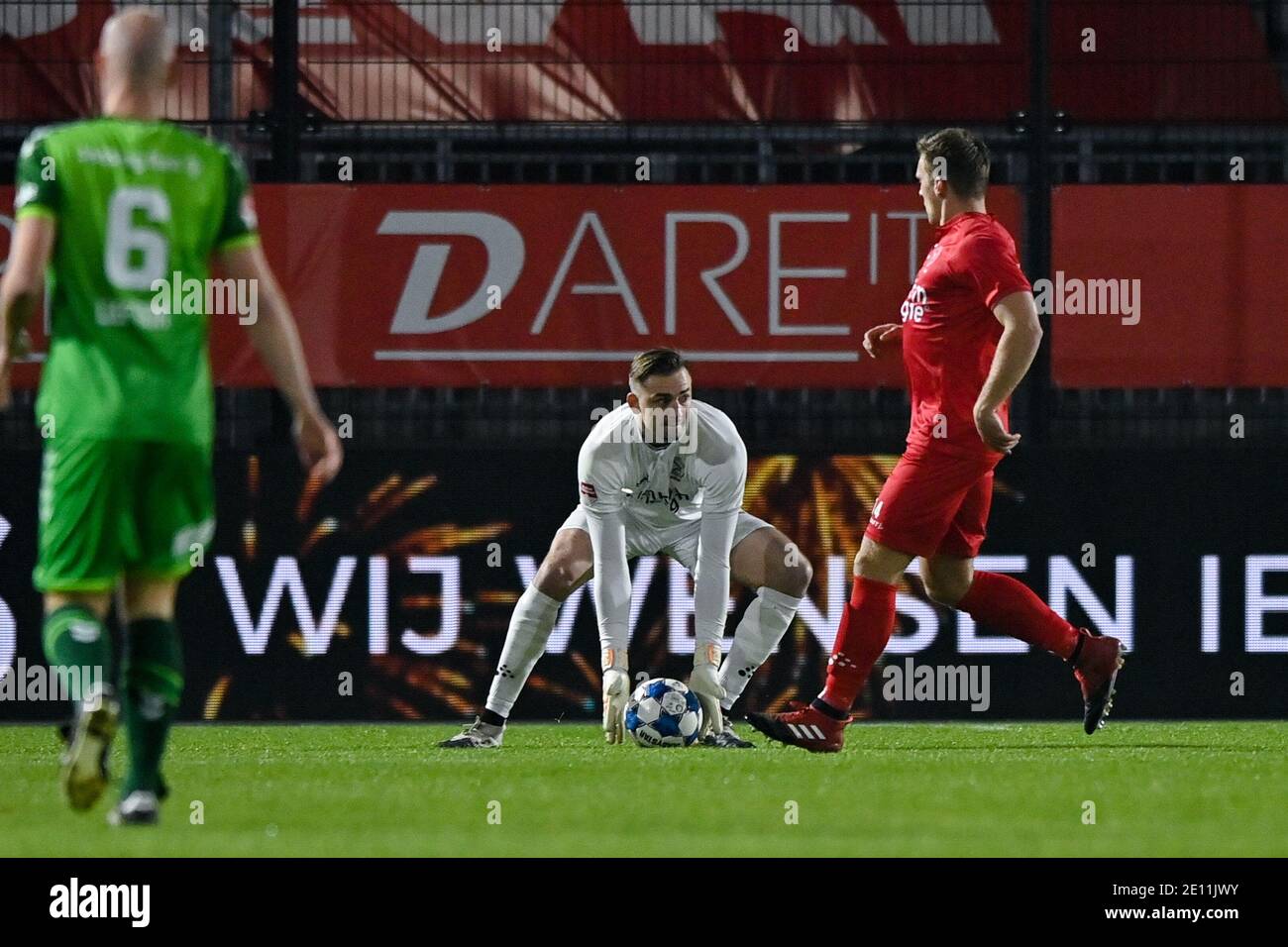 ALMERE, PAYS-BAS - 2 JANVIER: G-R: Gardien de but Michael Woud du FC de la ville d'Almere pendant le match hollandais de Keukenkampioenie entre le FC de la ville d'Almere disquan Banque D'Images