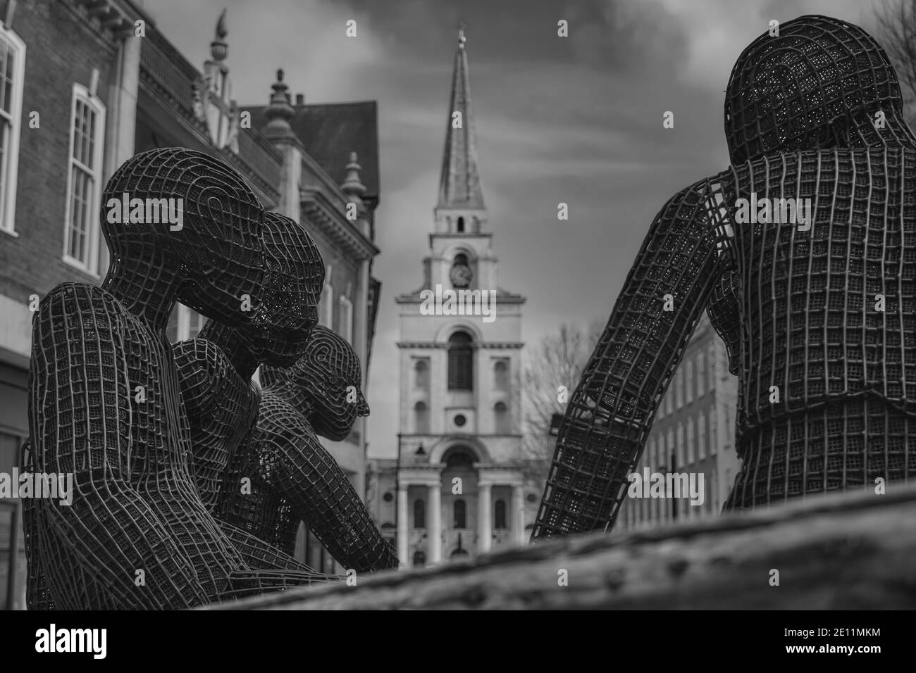 Sculpture commémorative aux réfugiés de bateaux perdus par Kalliopi Lemos, Christ Church Spitalfields in the background, Londres, Royaume-Uni, 3 janvier 2021 Banque D'Images