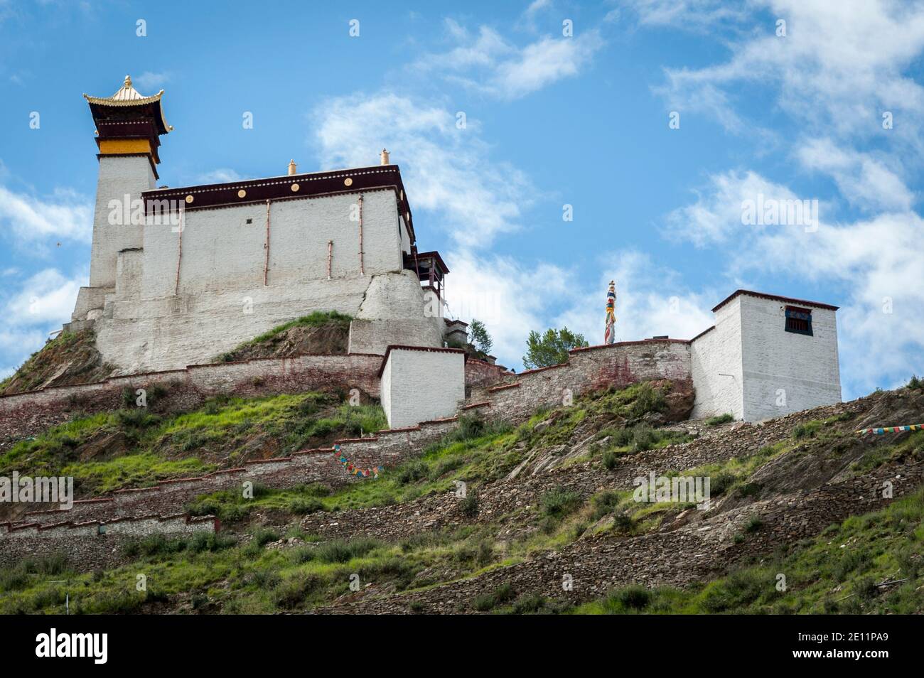 Le palais de Yungbulakang, également connu sous le nom de Yumbu Lakhang, est un ancien Structure dans la vallée de Yarlung, à proximité de Tsetang Ville - Tibet Chine Banque D'Images