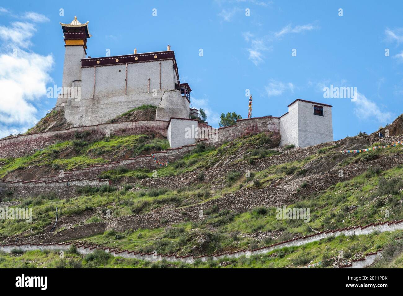 Le palais de Yungbulakang, également connu sous le nom de Yumbu Lakhang, est un ancien Structure dans la vallée de Yarlung, à proximité de Tsetang Ville - Tibet Chine Banque D'Images
