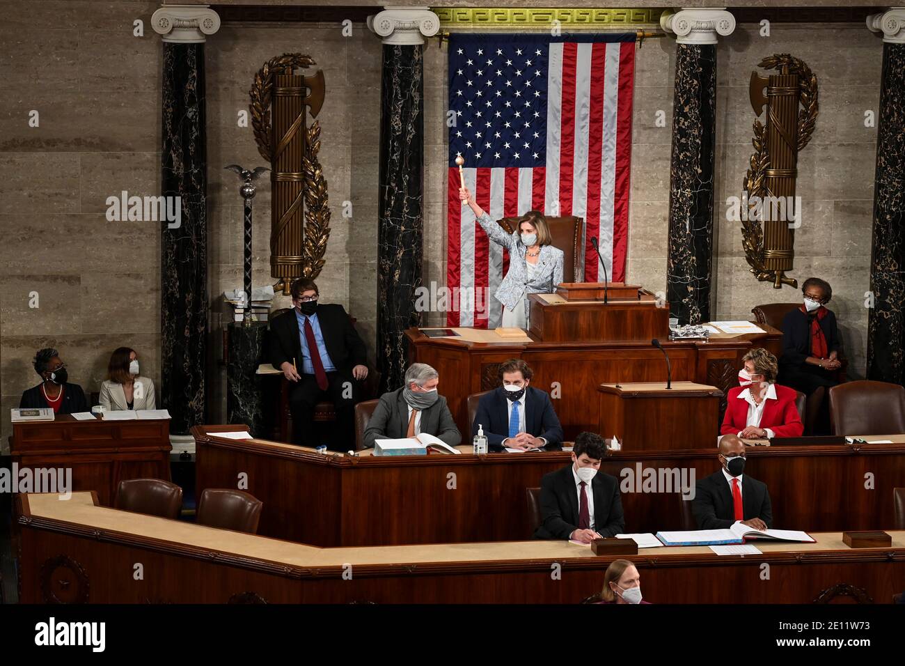 Washington, États-Unis. 03ème janvier 2021. Washington, DC - décembre 05: La conférencière de la Chambre Nancy Pelosi (D-Calif.) fait le gavel le jour d'ouverture du 117e Congrès au Capitole des États-Unis à Washington, DC le 5 décembre 2020. (Photo par Bill O'Leary/Pool/Sipa USA) crédit: SIPA USA/Alay Live News Banque D'Images