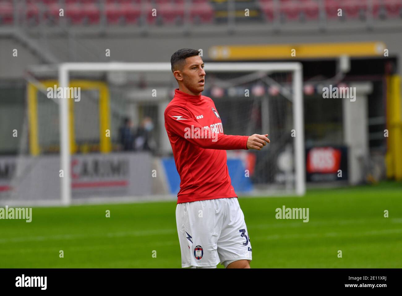 Milan, Italie. 3 janvier 2021. Luca Marrone (34) du FC Crotone s'échauffe avant le match de la série A TIM entre le FC Internazionale et le FC Crotone au stade San Siro de Milan. (Crédit photo : Gonzales photo/Alamy Live News Banque D'Images