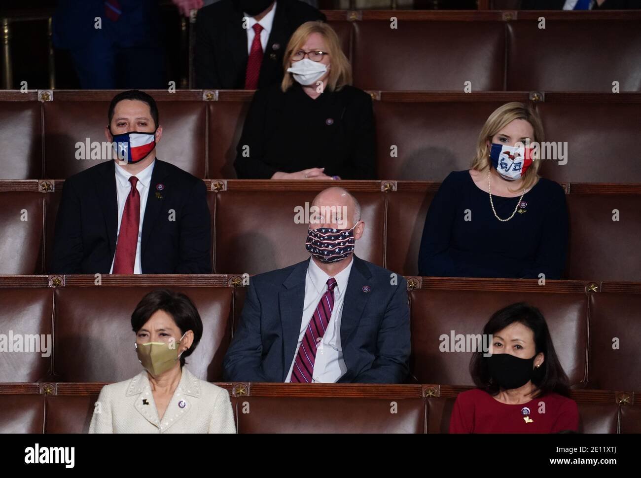 Washington, États-Unis. 03ème janvier 2021. Les députés de la Chambre démocratique portent des masques pendant la première journée du 117e Congrès dans le Capitole des États-Unis, le dimanche 3 janvier 2021. Photo de Kevin Dietsch/UPI crédit: UPI/Alay Live News Banque D'Images