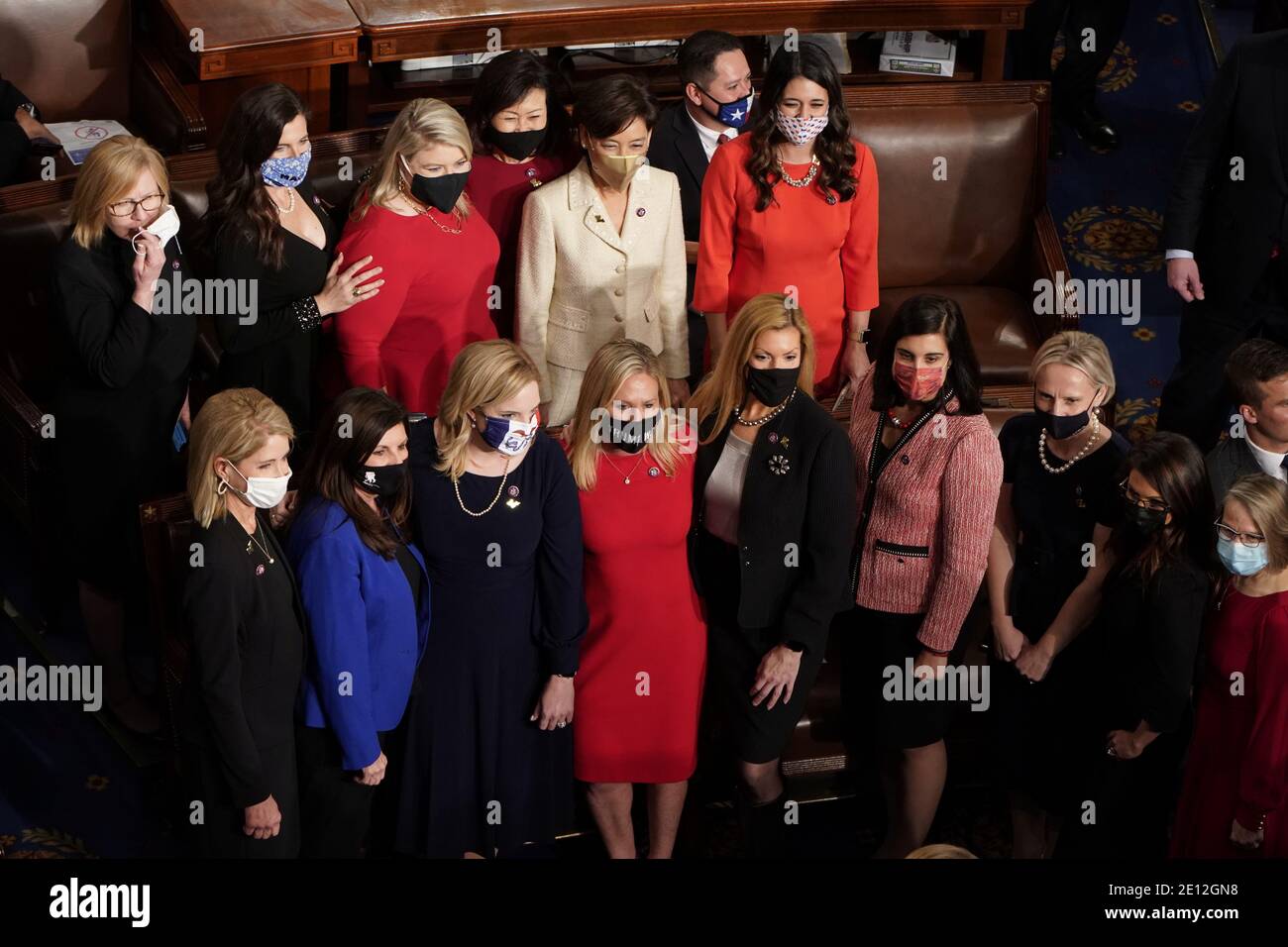 Les femmes républicaines élues comme membres du 117e Congrès se posent ensemble sur la parole de la Chambre après avoir prêté serment lors de la première session de la nouvelle Chambre des représentants à Capitol Hill à Washington, États-Unis, le 3 janvier 2021. REUTERS/Joshua Roberts Banque D'Images
