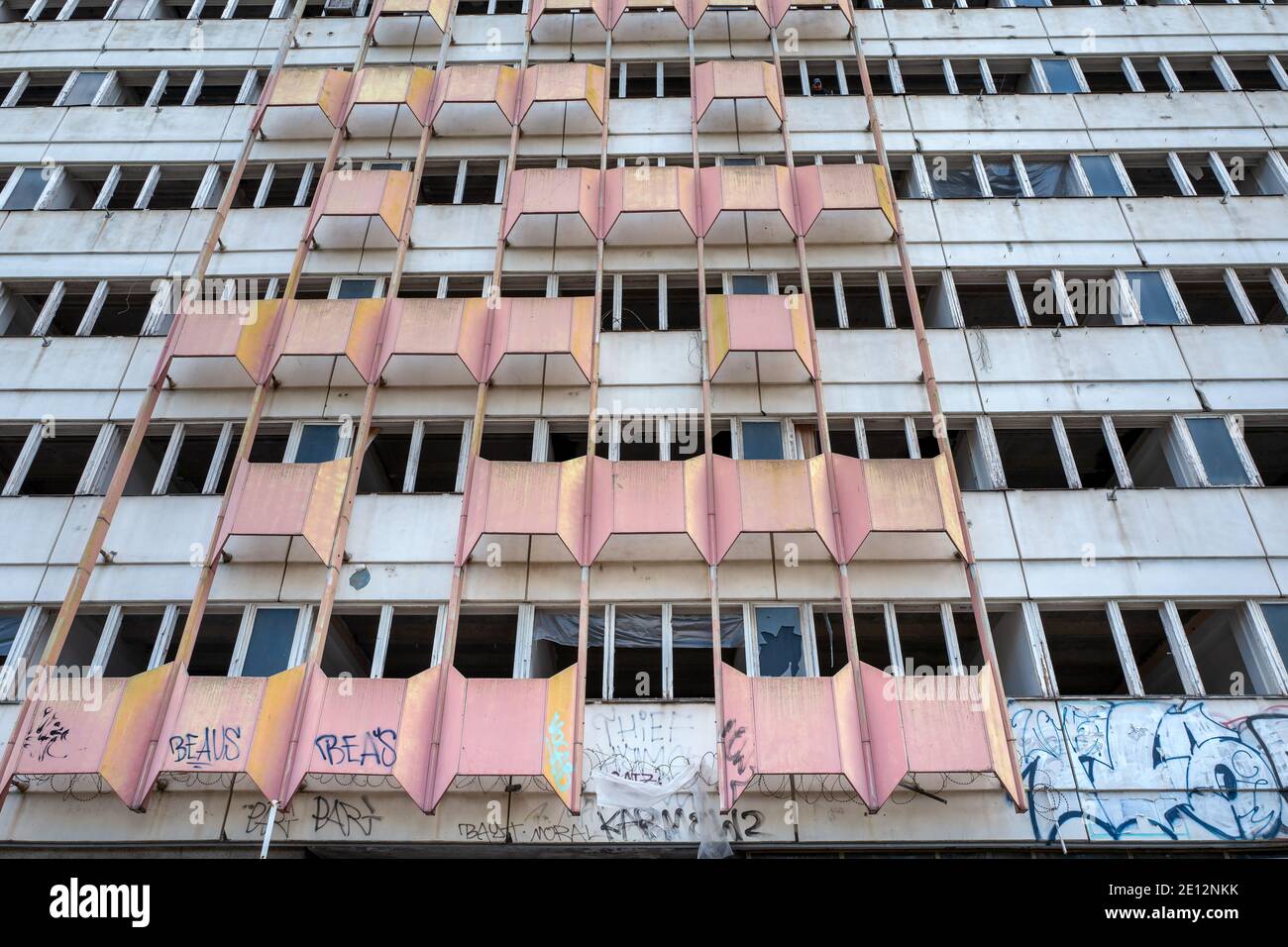 Façade d'UNE maison résidentielle vacante à Berlin, Allemagne Banque D'Images