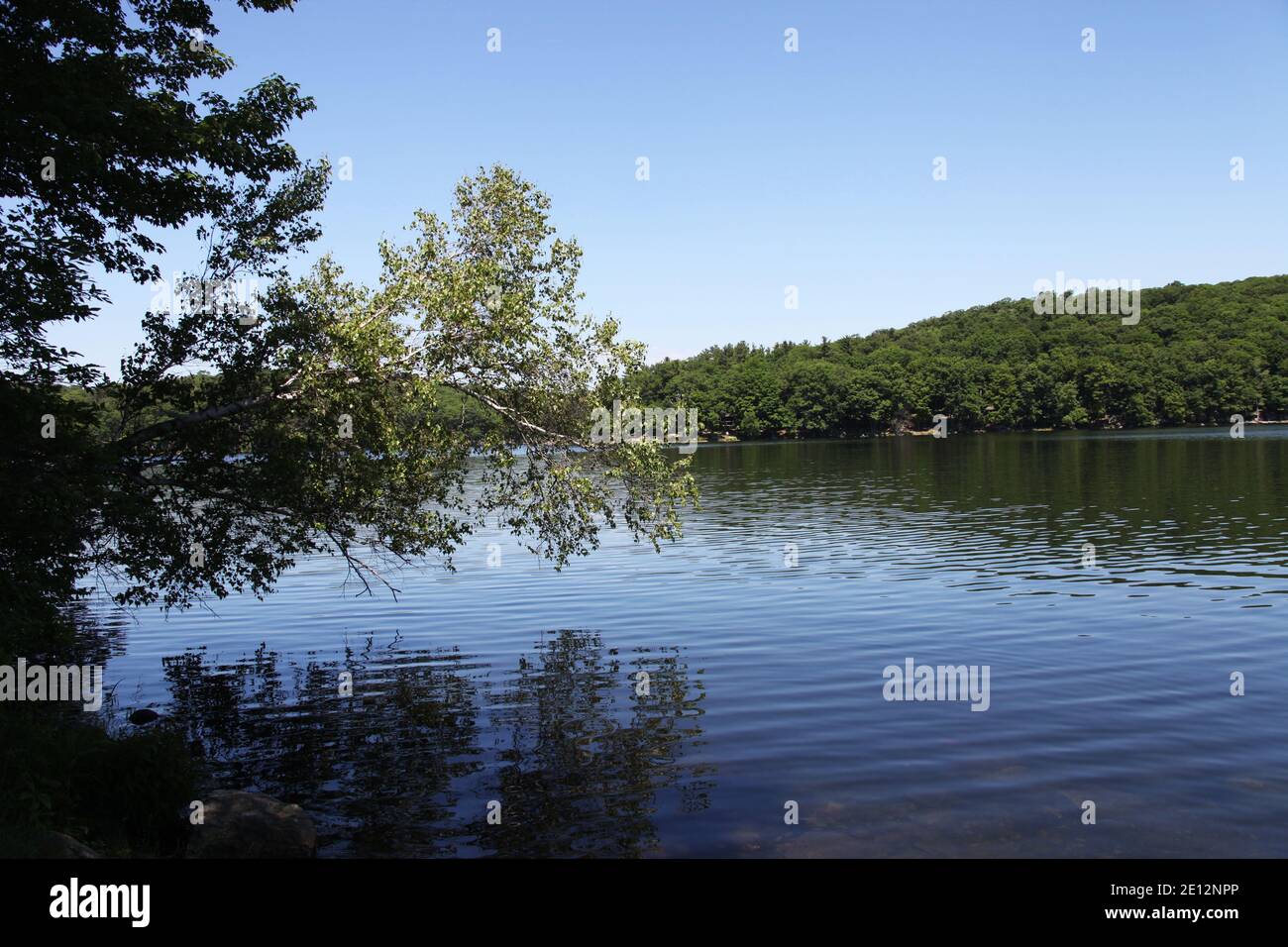 Vue sur le lac Ramapo dans la forêt nationale de Ramapo Mountain, dans le  nord New Jersey Photo Stock - Alamy