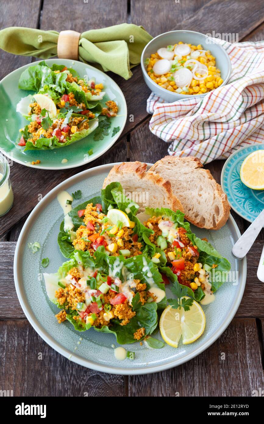 Salade fraîche avec couscous Banque D'Images