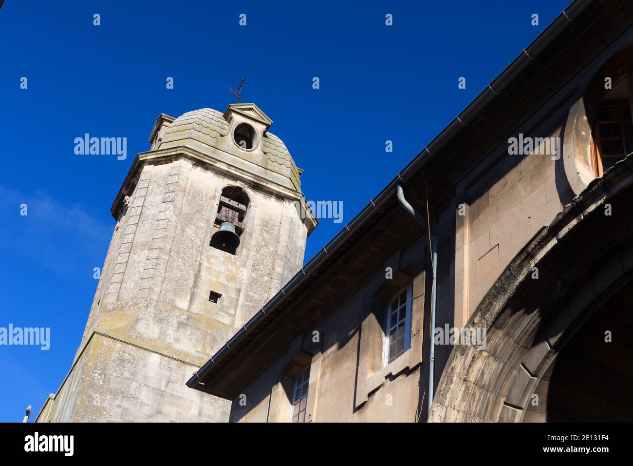 L'église Saint-Julien, ou ƒglise Saint-Julien d'Arles a été construite en 1119. Banque D'Images
