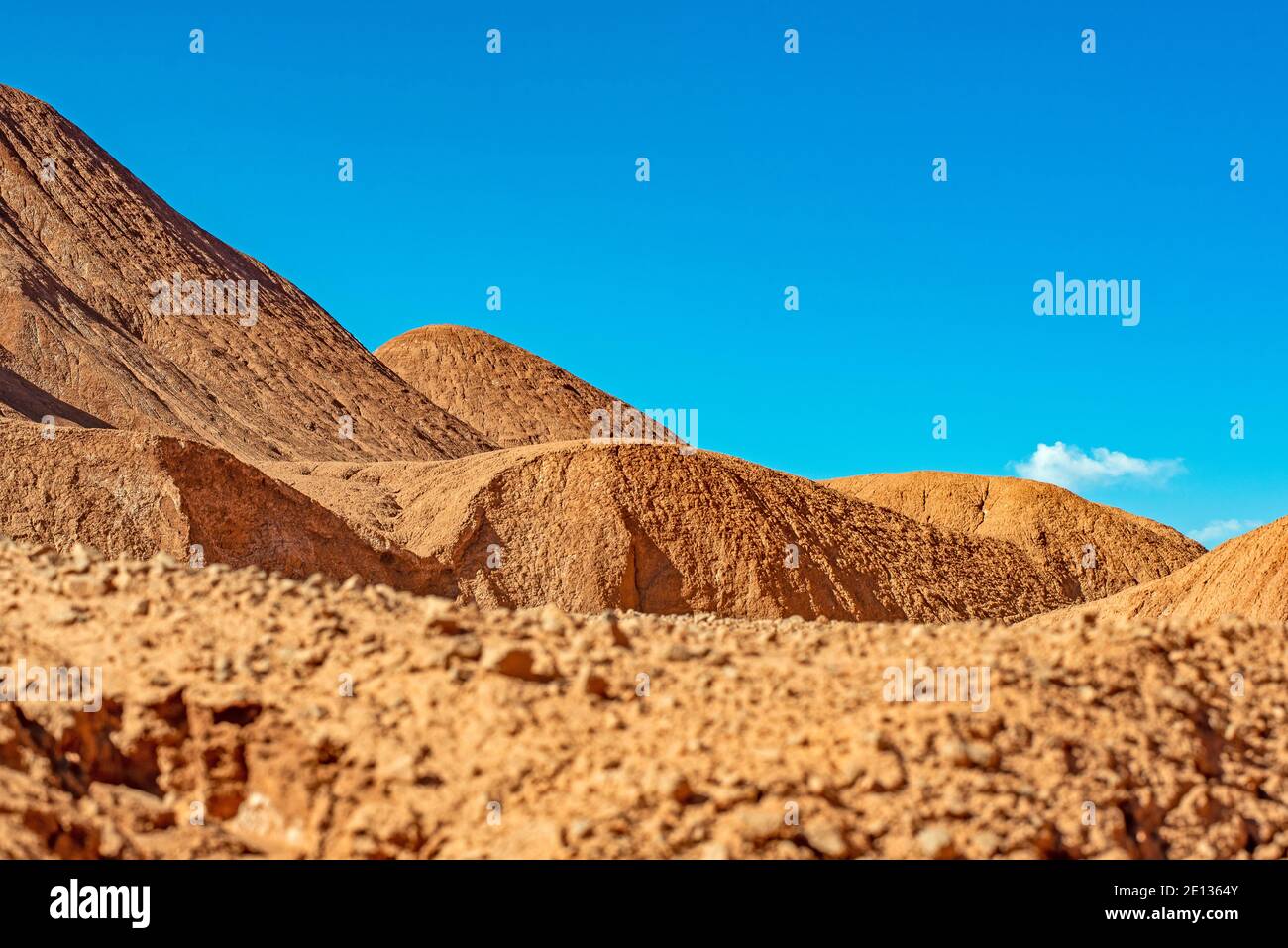 Dunes de sable dans le désert de Puna de l'Argentine, montagnes des Andes Banque D'Images
