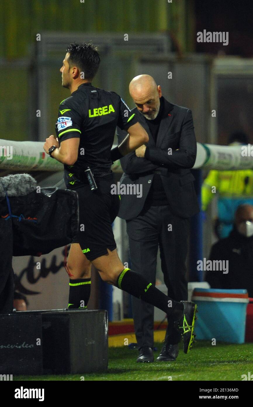 Benevento, Italie. 3 janvier 2021. Benevento, Italie, Stade Ciro Vigorito, 03 janvier 2021, Fabrizio Pasqua ( arbitre ) Stefano Pioli entraîneur ( AC MILAN ) pendant Benevento Calcio vs AC Milan - football italien série A Match Credit: Renato Olimpio/LPS/ZUMA Wire/Alay Live News Banque D'Images