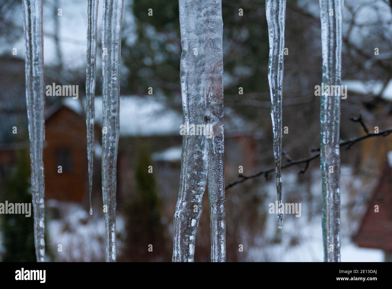 Sucer dans la rue en hiver froid 2021 Banque D'Images