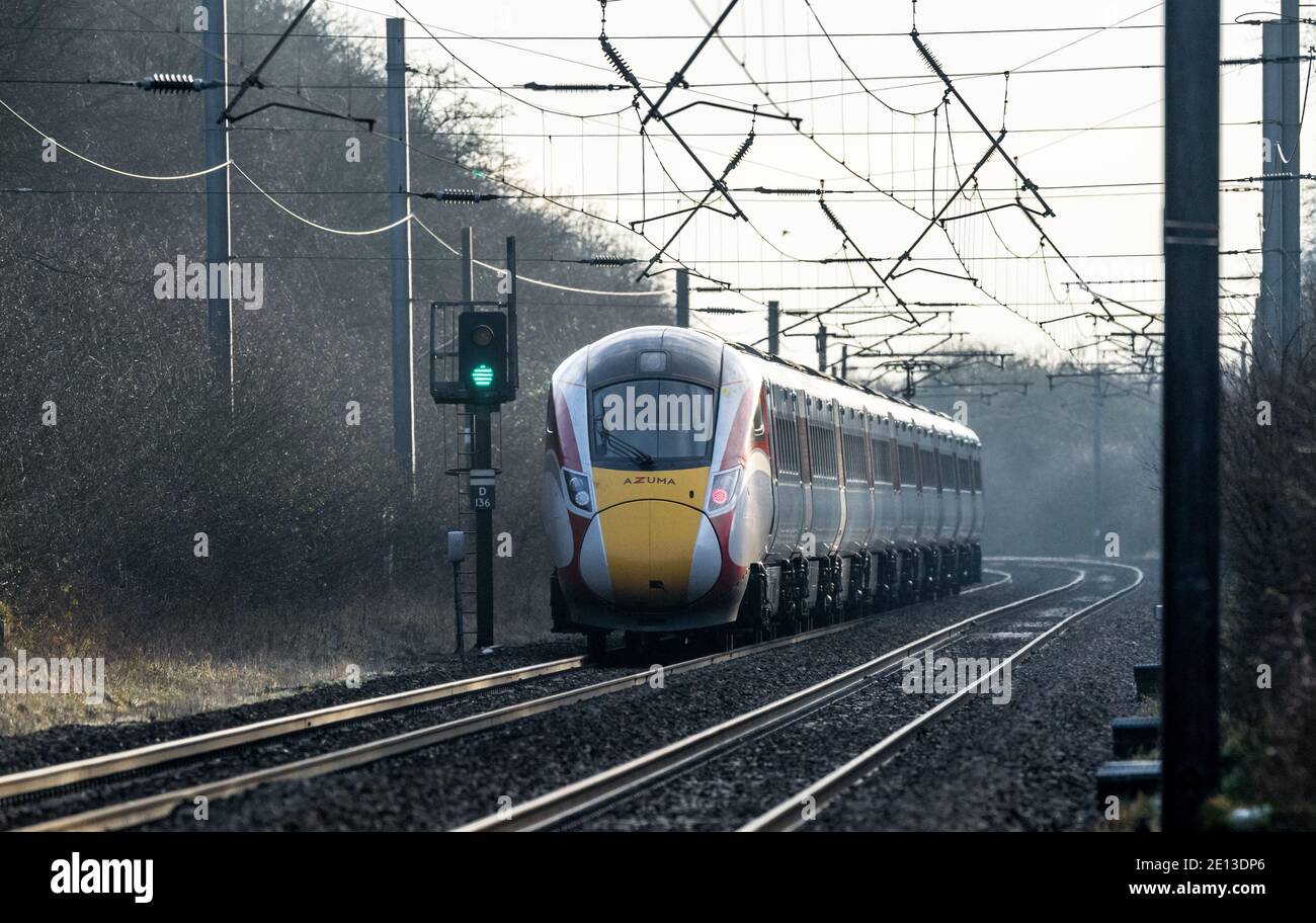 Le nouveau train électrique DE LNER Azuma opérant sur la ligne principale  de la côte est, Angleterre, Royaume-Uni Photo Stock - Alamy