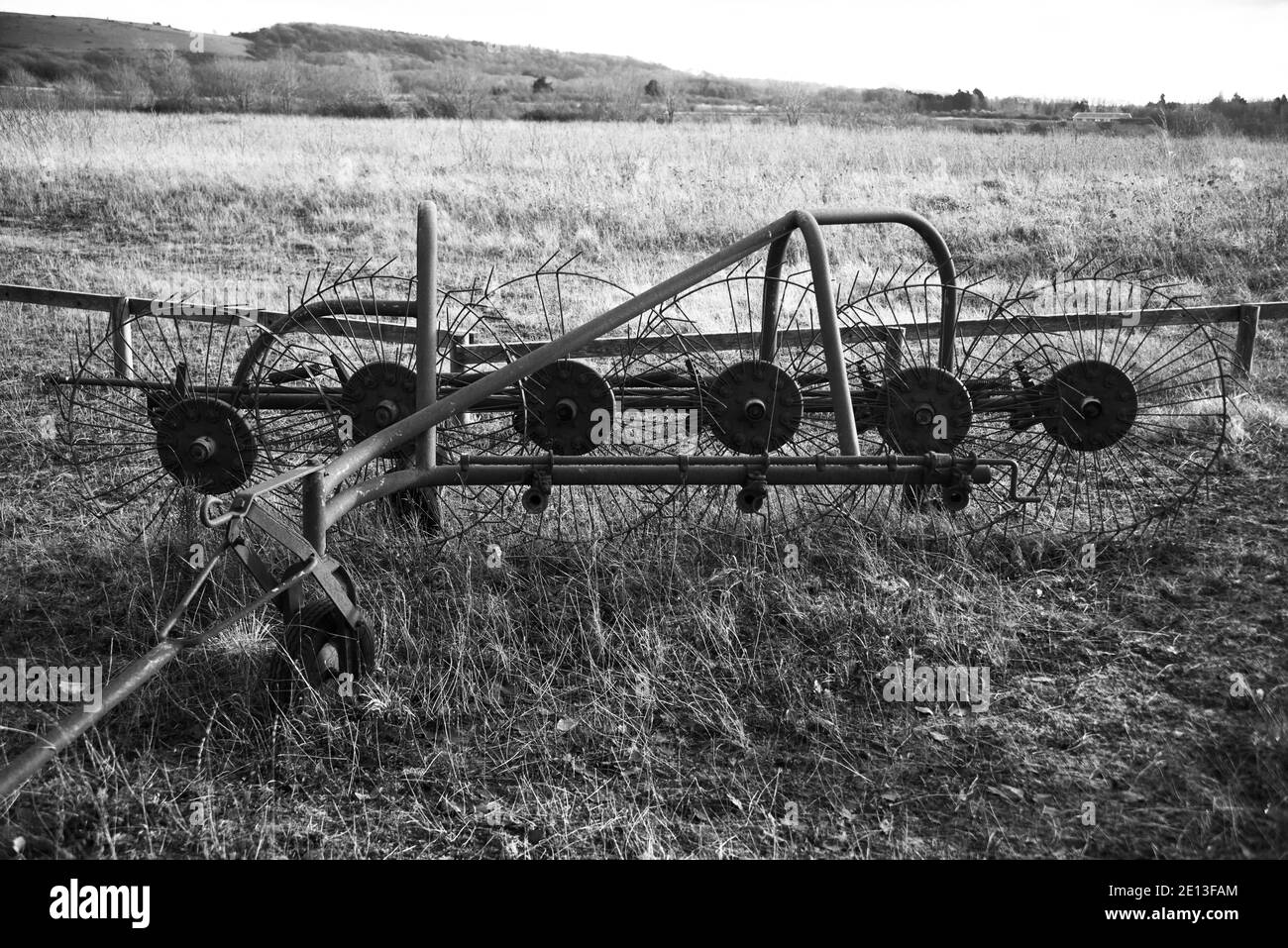 Anciennes machines agricoles sur le terrain Banque D'Images