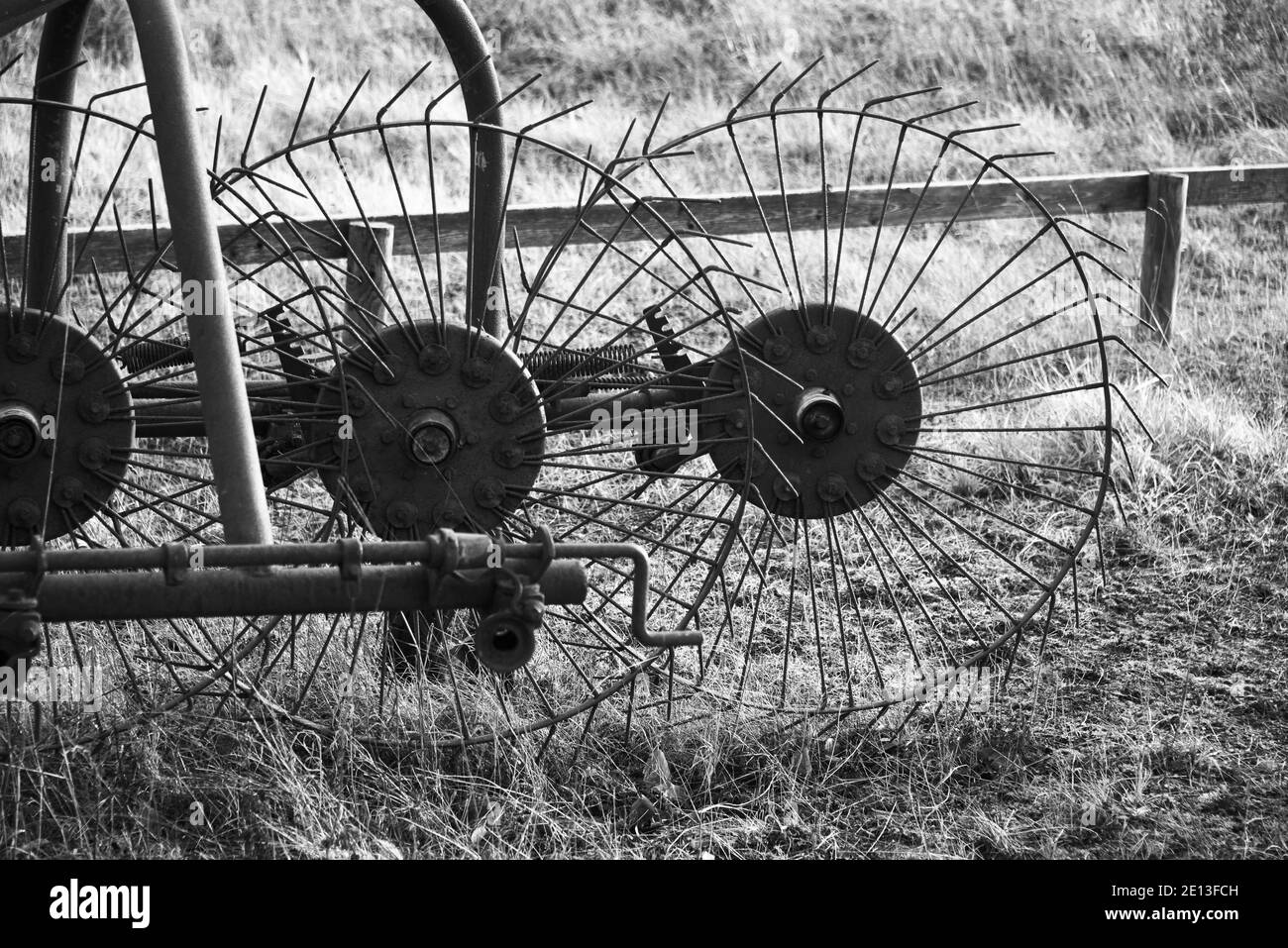 Anciennes machines agricoles sur le terrain Banque D'Images