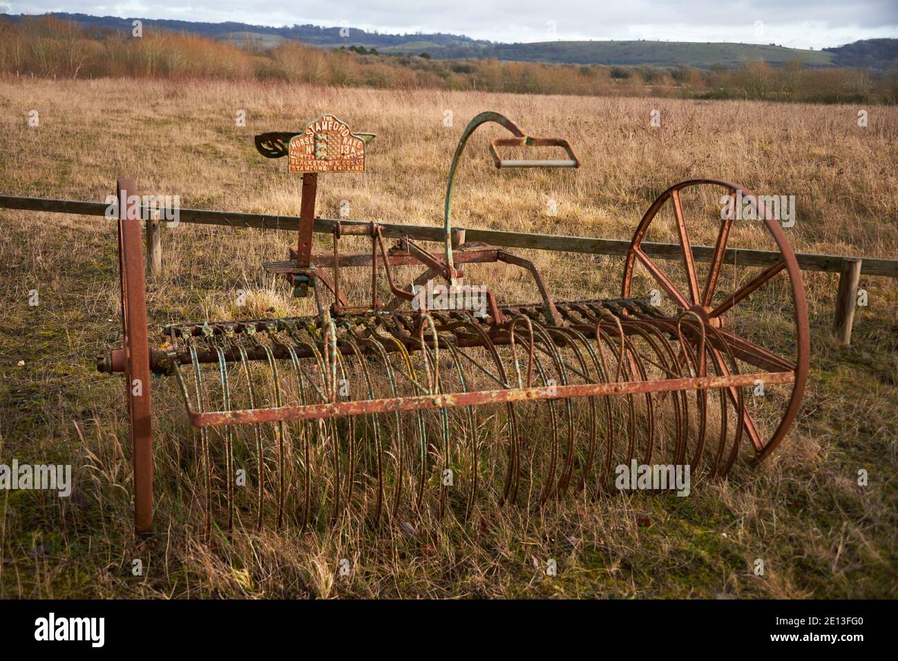 Anciennes machines agricoles sur le terrain Banque D'Images