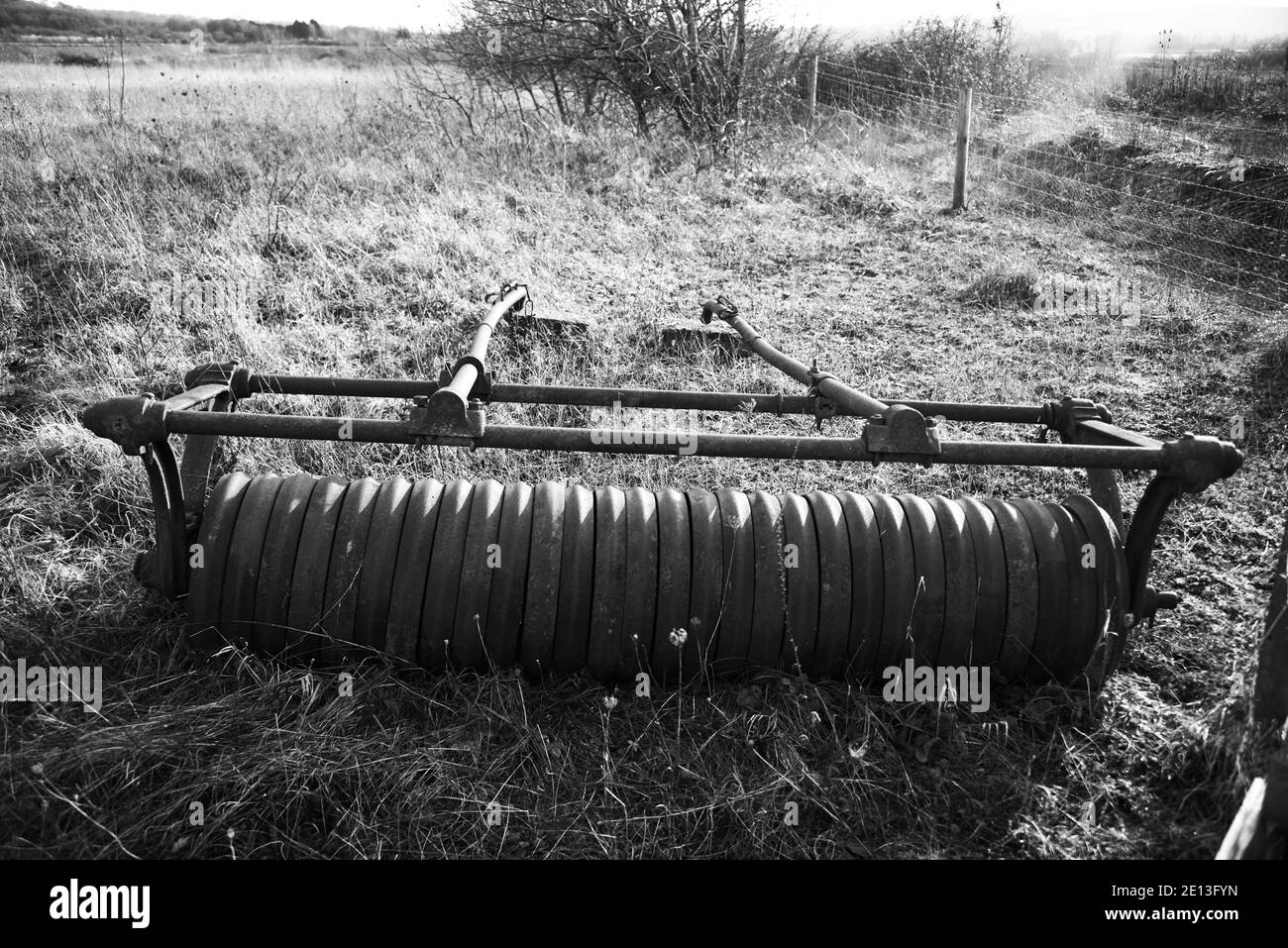 Anciennes machines agricoles sur le terrain Banque D'Images