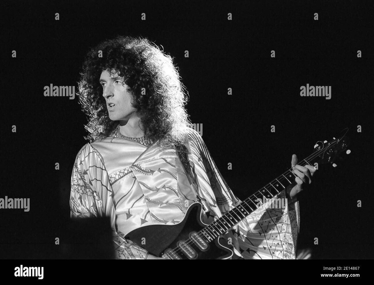 Brian May guitariste de Queen. En direct à Hyde Park Londres 18/9/1976. Concert gratuit avec 150,000 fans dans le parc. Banque D'Images
