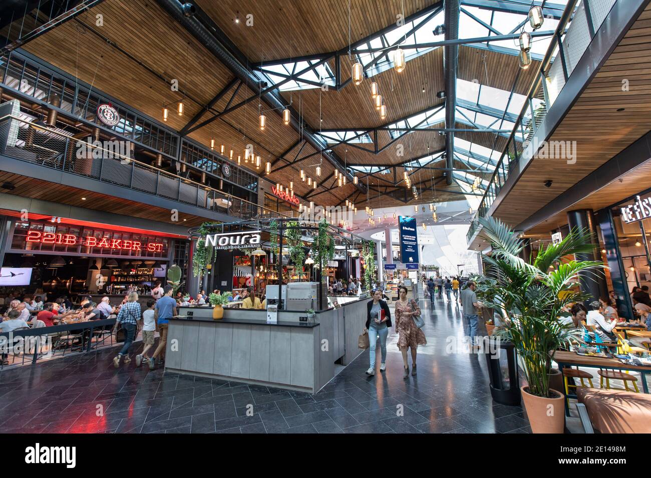 Velizy-Villacoublay (quartier de Paris) : Velizy 2, centre commercial géré  par Unibail-Rodamco Westfield. Aperçu des magasins et des chaînes de  magasins du centre commercial. Restauration Photo Stock - Alamy