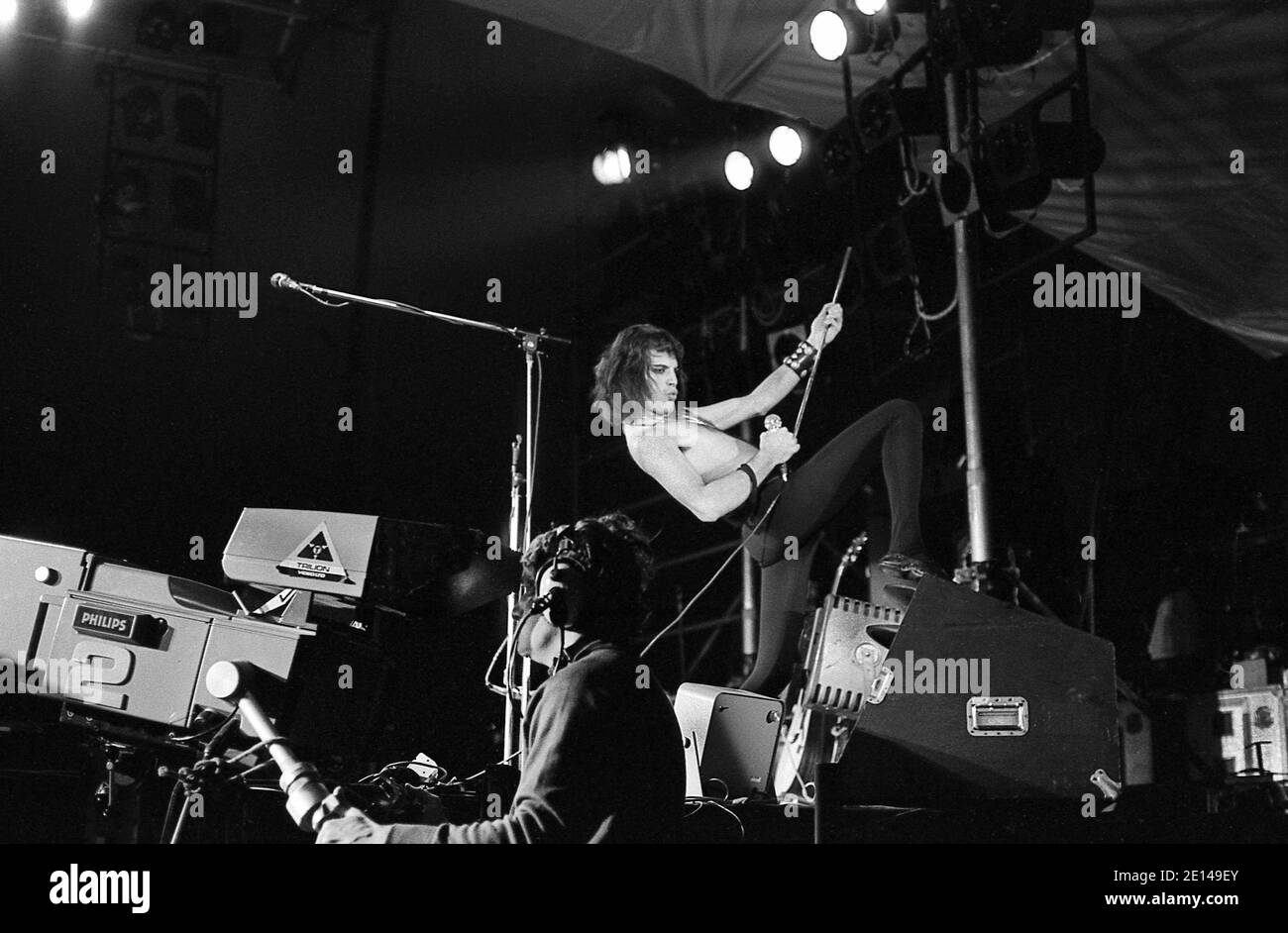 Freddie Mercury of Queen Live à Hyde Park Londres 18/9/1976. Concert gratuit avec 150,000 fans dans le parc. Banque D'Images