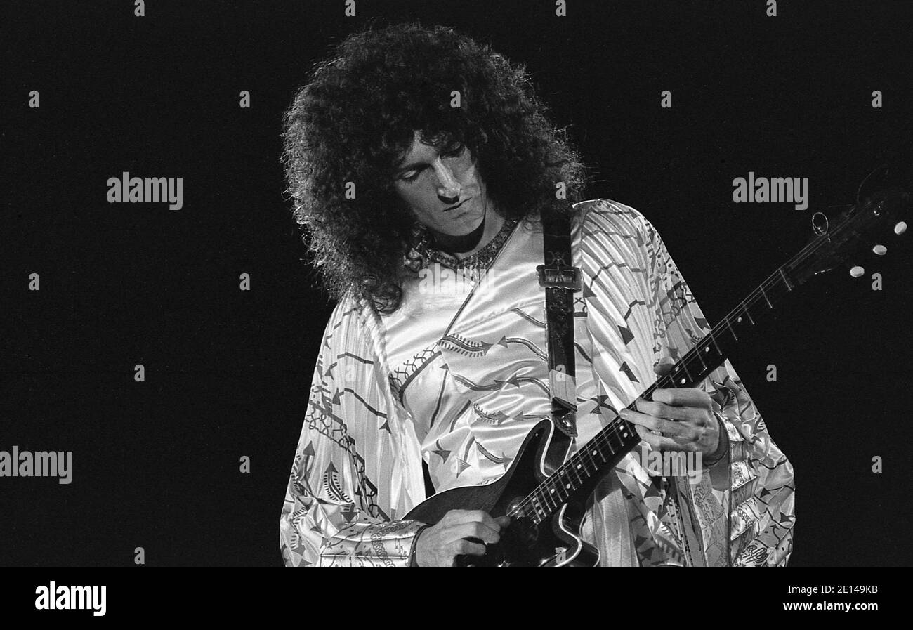 Brian May guitariste de Queen. En direct à Hyde Park Londres 18/9/1976. Concert gratuit avec 150,000 fans dans le parc. Banque D'Images