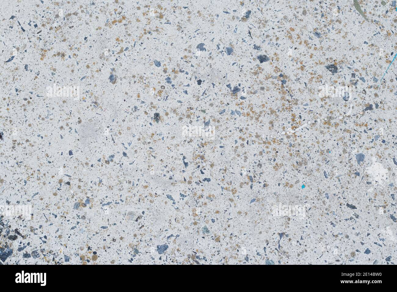 Mur en béton gris. Plafond en mezzanine, élément intérieur. Motif abstrait moderne. Fond naturel, texture. Grunge toile de fond, sol. Pierre grise Banque D'Images