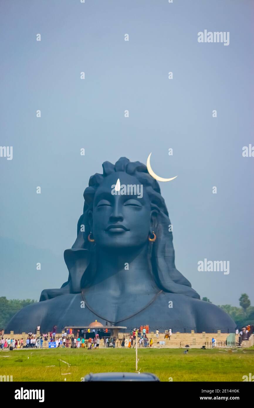 COIMBATORE , INDE - 26 DÉCEMBRE 2020 : Statue Adiyogi Shiva - les gens visitent et prient la statue de Lord Shiva à Isha Yoga. Images éditoriales Banque D'Images