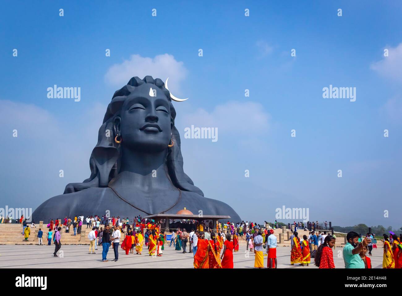 COIMBATORE , INDE - 26 DÉCEMBRE 2020 : Statue Adiyogi Shiva - les gens visitent et prient la statue de Lord Shiva à Isha Yoga. Images éditoriales Banque D'Images