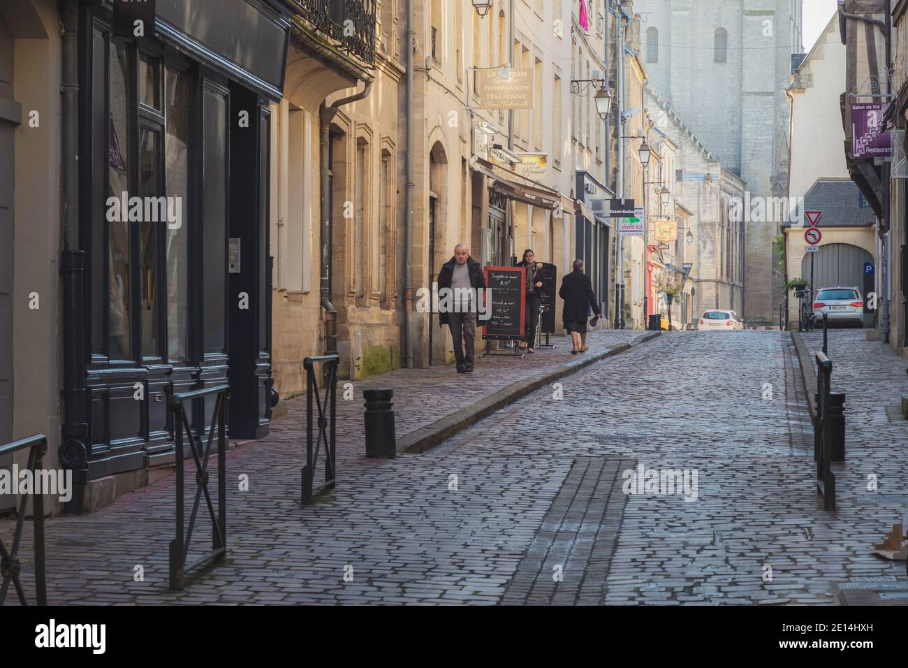 Bayeux, France - 2 novembre 2015 : le centre pittoresque et historique de la vieille ville de Bayeux en Normandie, France. Banque D'Images
