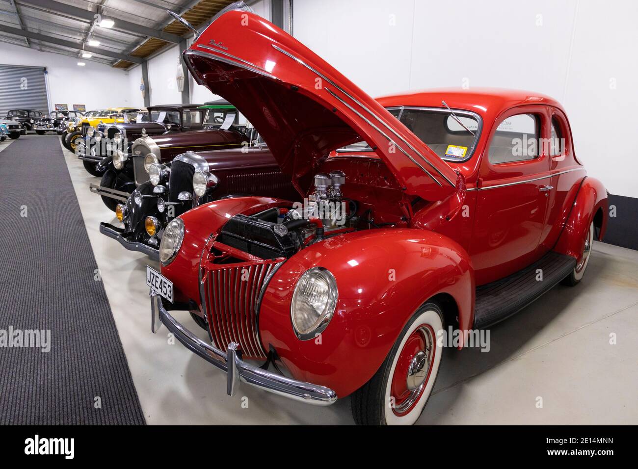 Nelson Classic car Museum, Île du Sud, Nouvelle-Zélande. Une collection de véhicules automobiles classiques, vintage et rares. Coupé V8 de luxe Ford 1939. Banque D'Images