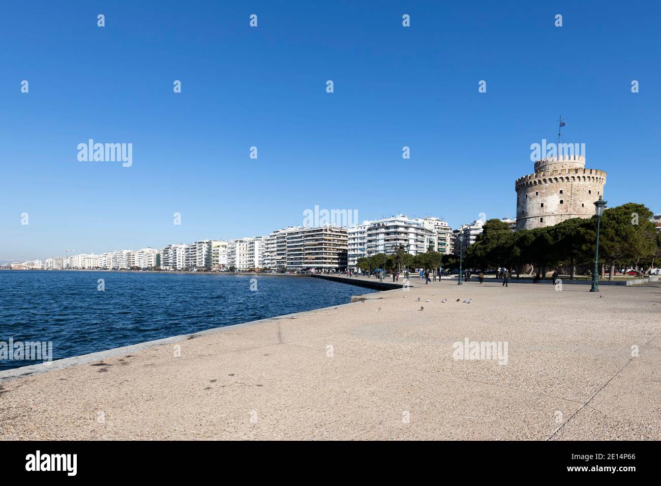 Le front de mer dans la ville de Thessalonique, Grèce. Mer Méditerranée Banque D'Images