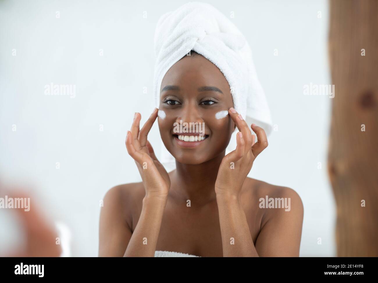 Leçon de beauté blogger, hydratant et anti-vieillissement soins de la peau Banque D'Images