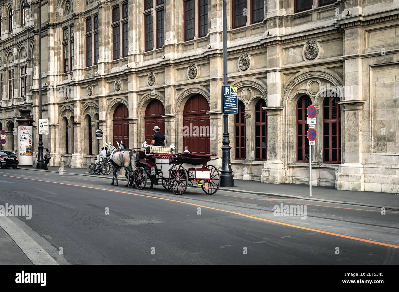 VIENNE, AUTRICHE - 27 AOÛT 2019. Calèche dans une rue de Vienne Banque D'Images