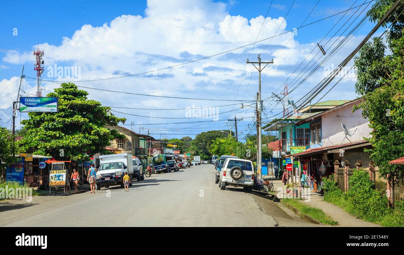 Un petit village de Banque de photographies et d’images à haute ...