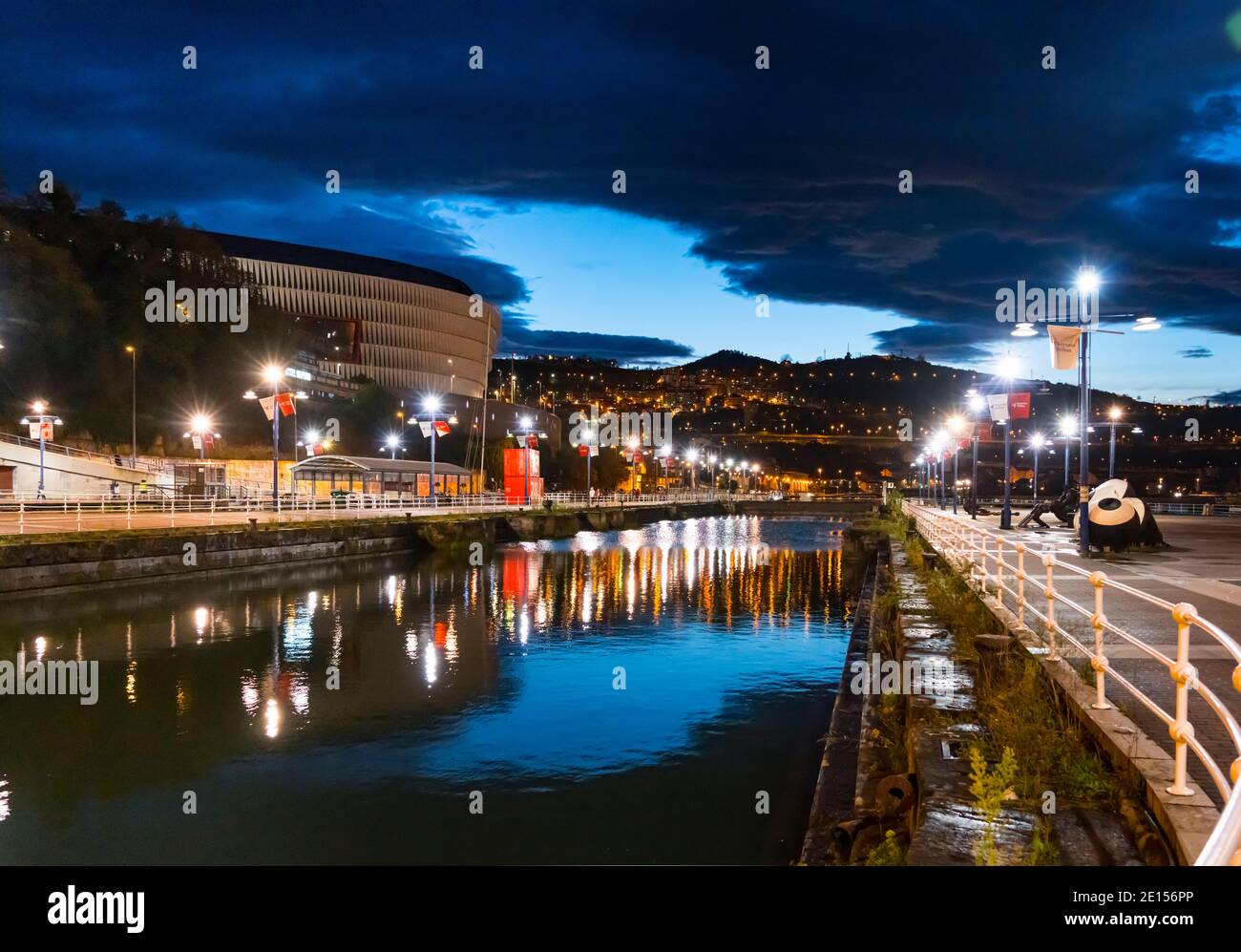 Nervion River, Bilbao, Bizkaia, pays basque, Espagne, Europe Banque D'Images