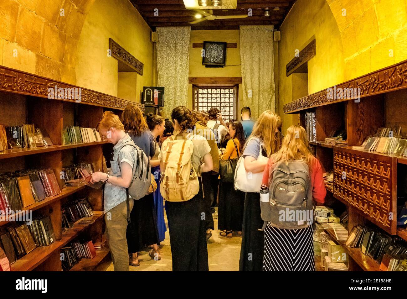 Classeur à livres dans Khan El Khalili Market Banque D'Images