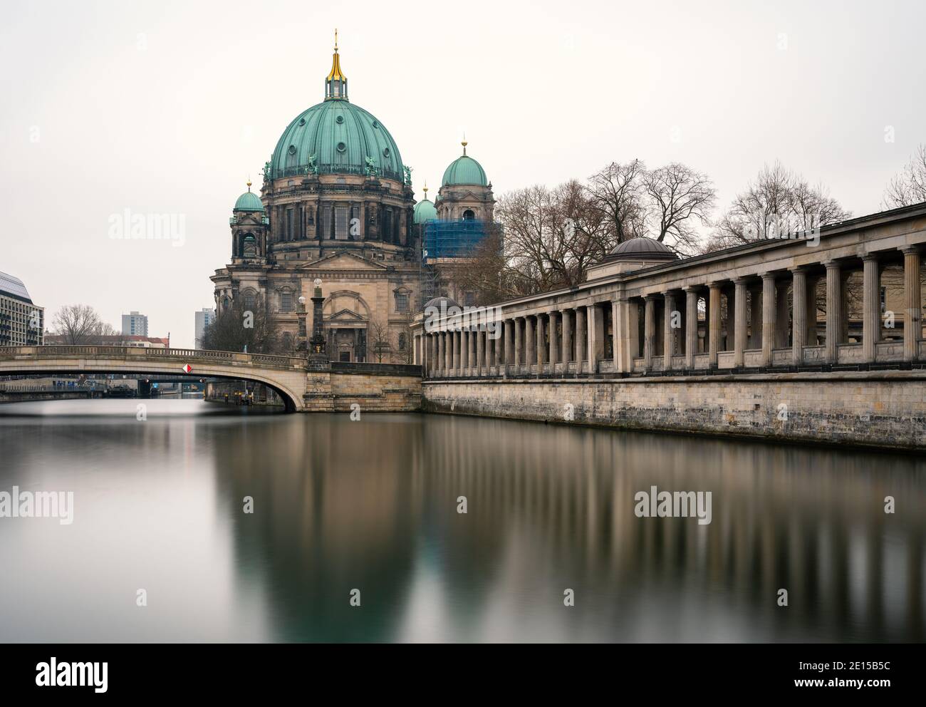 Cathédrale de Berlin et île aux musées sur la Spree Banque D'Images
