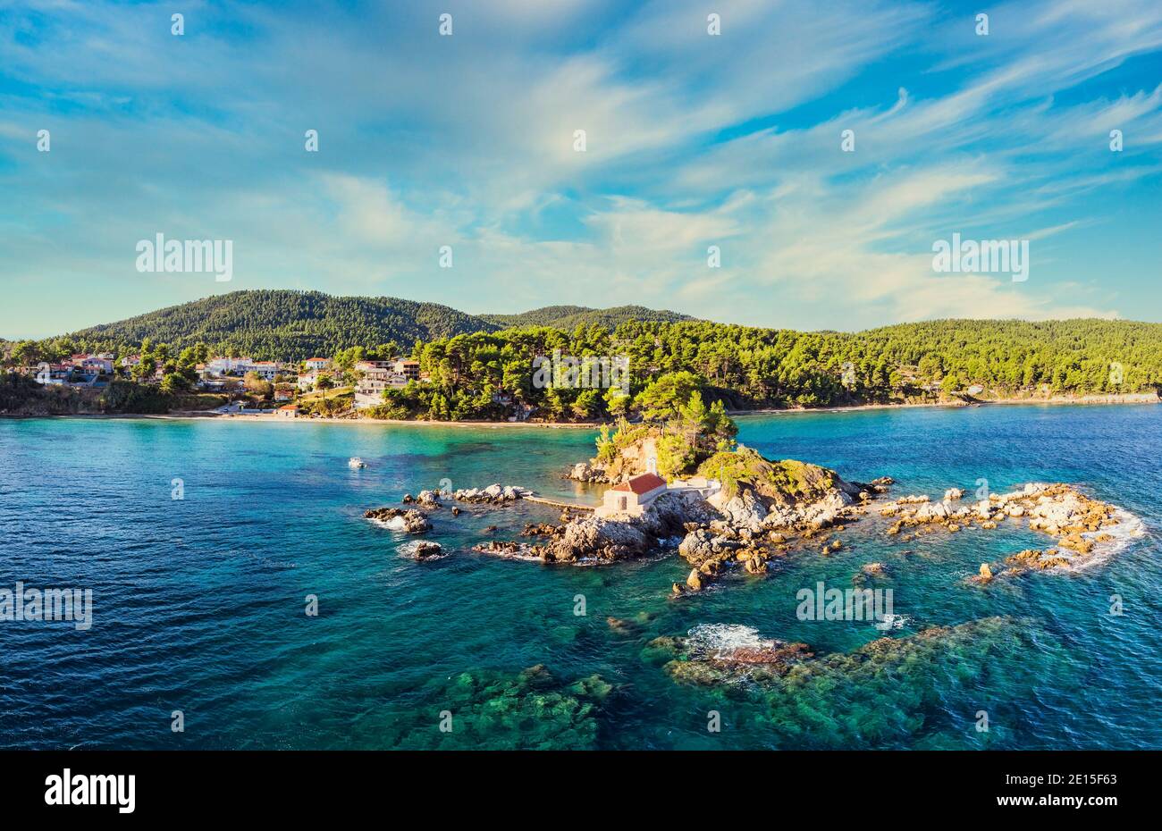 La plage d'Ellinika (Agios Nikolaos) sur l'île d'Evia, Grèce Photo Stock -  Alamy