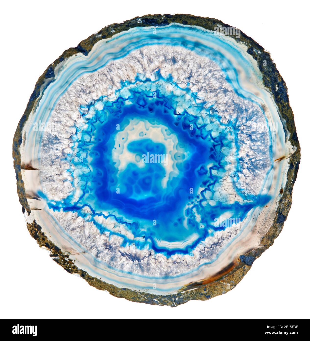 Montagnes russes Azure Blue Agate conçues par Anna Rabinowicz de RabLabs photographié sur fond blanc Banque D'Images