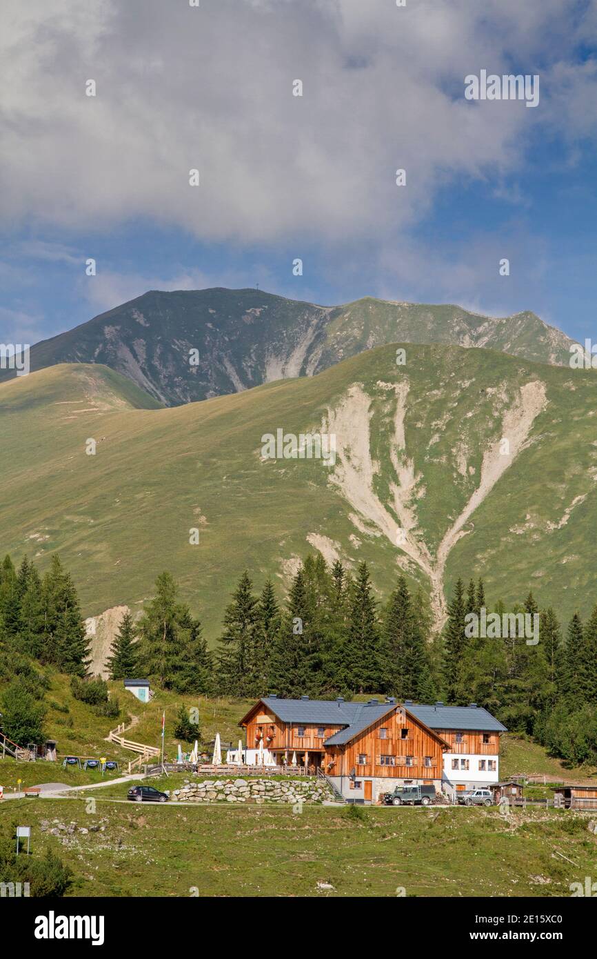 Wolfratshausner Hut, refuge de montagne dans les Alpes orientales de Lechtaler à 1753 mètres Banque D'Images