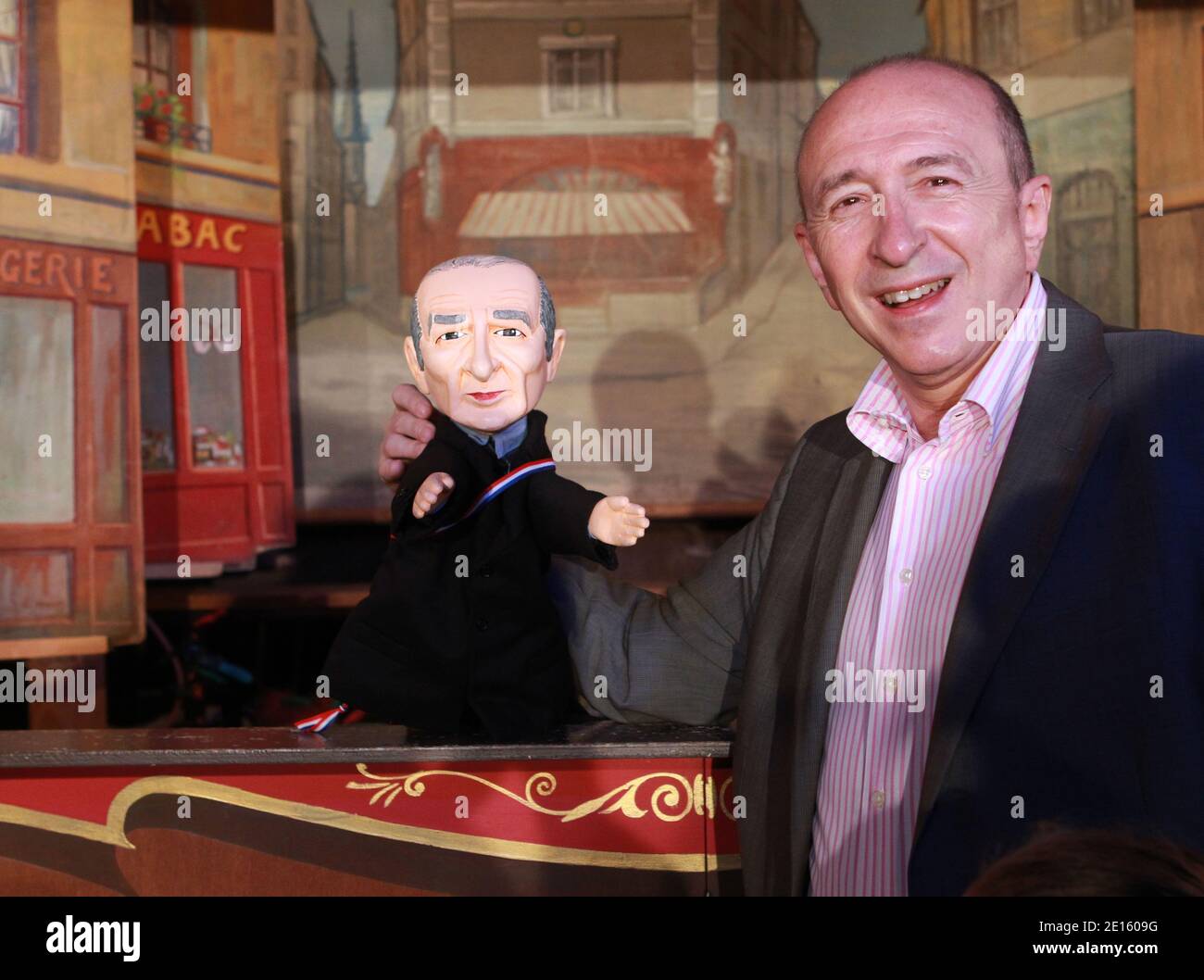Une nouvelle marionnette avec le chef du sénateur-maire de Lyon, Gérard Collomb, au théâtre de marionnettes la maison de Guignol à Lyon, France avril 16,2011. Photos de Vincent Dargent/ABACAPRESS.COM Banque D'Images